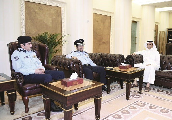 رئيس مجلس الامة مرزوق الغانم مستقبلا الفريق يوسف الانصاري﻿