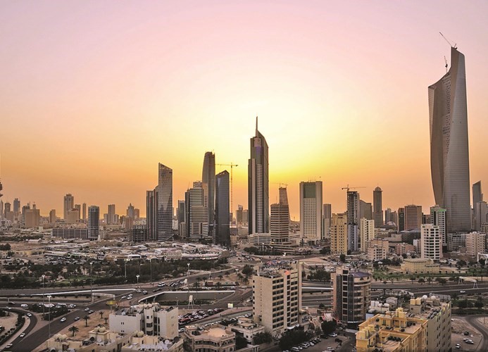  نمو الاقتصاد الكويتي شهد متانة رغم تراجع النفط بدعم من الاستثمار الحكومي واستقرار قطاع المستهلك