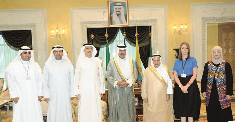  سمو نائب الامير وولي العهد الشيخ نواف الاحمد مستقبلا جمال جعفر والقائمين على مشروع منتزه نواف الاحمد بحضور المستشار محمد شرار﻿