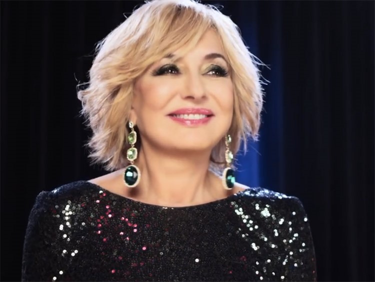 بالفيديو والصور.. شاهد الفنانة الإيرانية "غوغوش" صاحبة الـ 66 عاما تبدو وكأنها في العشرين 