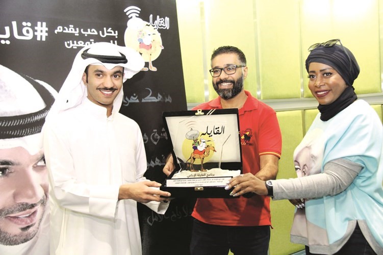 الاعلاميان ايمان نجم ومايك مبلتع يكرمان مطرف المطرف﻿