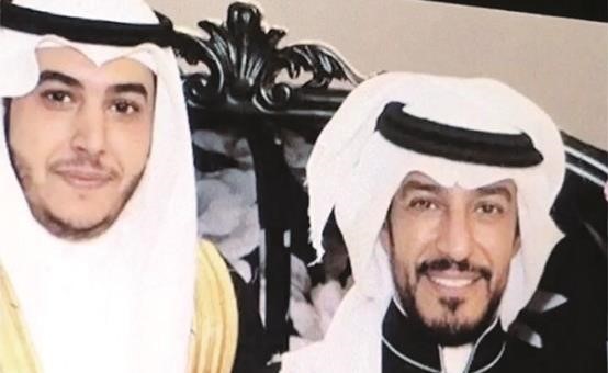 النمر مع ابنه احمد في حفل الزفاف﻿