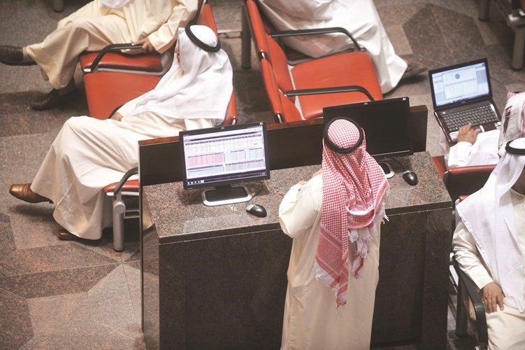 فرصة الوصول للمعلومات والارقام التفصيلية لكل شركة اصبحت متاحة امام صغار وكبار المستثمرين ضمن التحديث الجديد لموقع البورصة الالكتروني بالتعاون مع رويترز وفي الصورة مستثمر يراقب البيانات المالية على الموقعقاسم باشا﻿