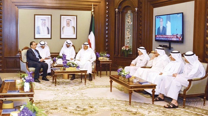 الشيخ صباح الخالد مستقبلا مبعوث الامم المتحدة لليمن اسماعيل ولد الشيخ احمد