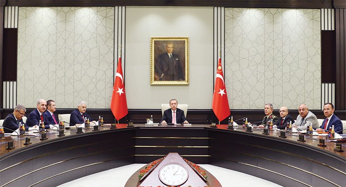 الرئيس التركي رجب طيب اردوغان مترئسا اجتماع مجلس الامن القومي الطارئ اپ