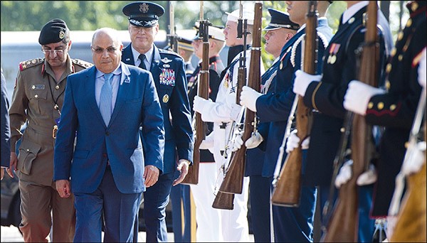 نائب رئيس مجلس الوزراء ووزير الدفاع الشيخ خالد الجراح لدى وصوله واشنطن حيث تراس وفد الكويت في اجتماع وزراء دفاع دول التحالف الدولي لمحاربة داعش كونا