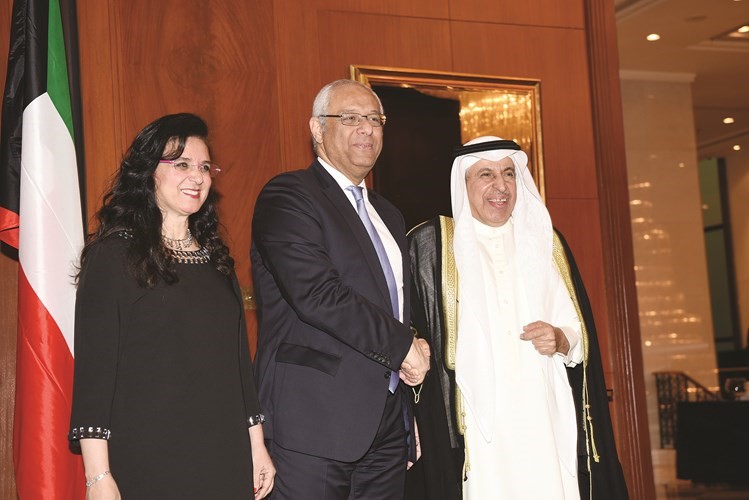 السفير السعودي د عبدالعزيز الفايز يقدم التهاني