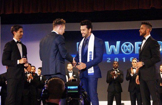 بالفيديو والصور.. شاهد أول هندي يفوز بلقب ملك جمال العالم