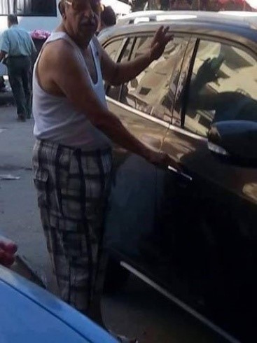 بالصور.. أحمد راتب يثير الجدل بملابس "غير لائقة"!