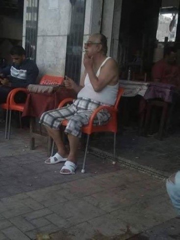 بالصور.. أحمد راتب يثير الجدل بملابس "غير لائقة"!