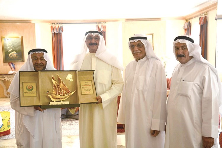 احمد الكندري مكرما الشيخ سالم العبدالعزيز 