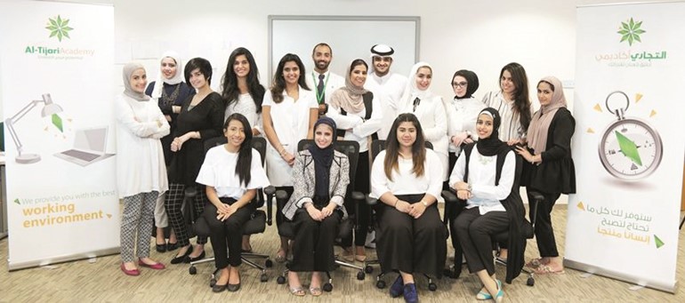 الطلبة المشاركون في البرنامج بلقطة تذكارية﻿