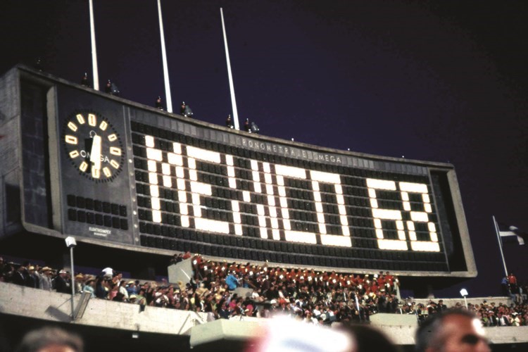 مكسيكو 1968: بيمون يمطر الألعاب برقم خرافي... وقبضات أميركية سود في عصر الغليان