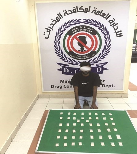  والوافد الاسيوي وامامه الهيرويين