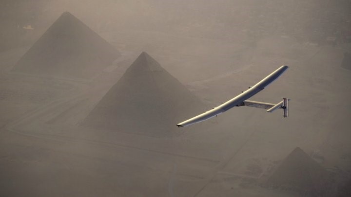  طائرة "سولار إمبالس 2" تغادر مصر وتبدأ المرحلة الاخيرة من جولتها حول العالم
