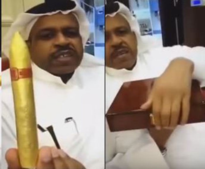 بالفيديو.. قطري يدخن سيجار من الذهب الخالص ..ويشعل مواقع التواصل الاجتماعي 