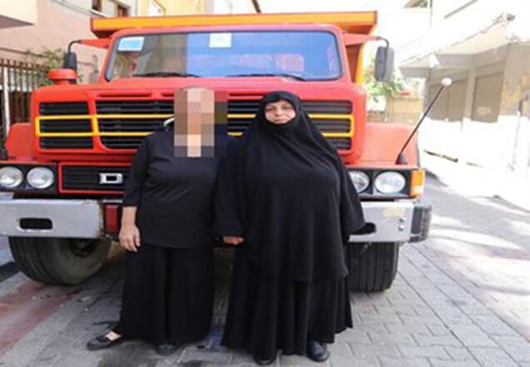 بالصور.. تعرف على قصة صاحبة الصورة التى ابكت رئيس الوزراء التركي ليلة الانقلاب