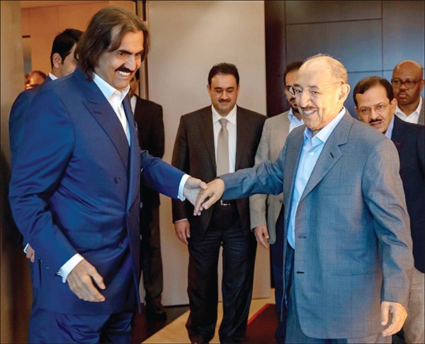 صاحب السمو الامير الشيخ صباح الاحمد خلال استقباله صاحب السمو الامير الوالد الشيخ حمد بن خليفة ال ثاني