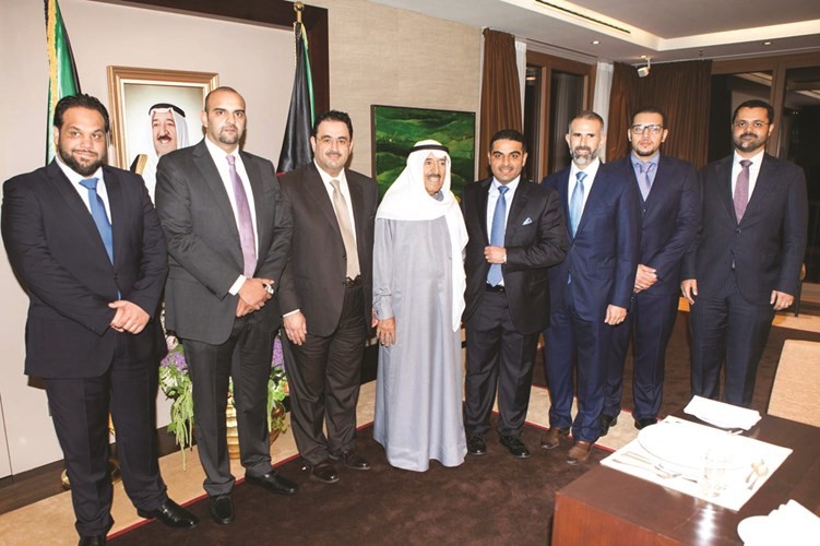 صاحب السمو الامير متوسطا السفير صادق معرفي واعضاء السفارة ﻿