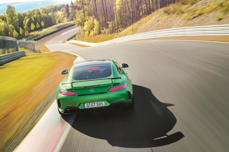 مرسيدس AMG GT R.. من مسارات «جرين هيل» إلى طرقات المدينة