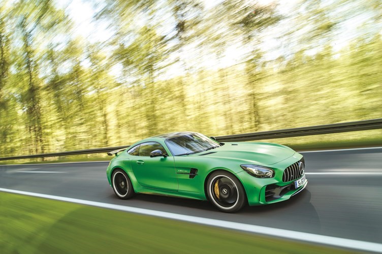 مرسيدس AMG GT R.. من مسارات «جرين هيل» إلى طرقات المدينة