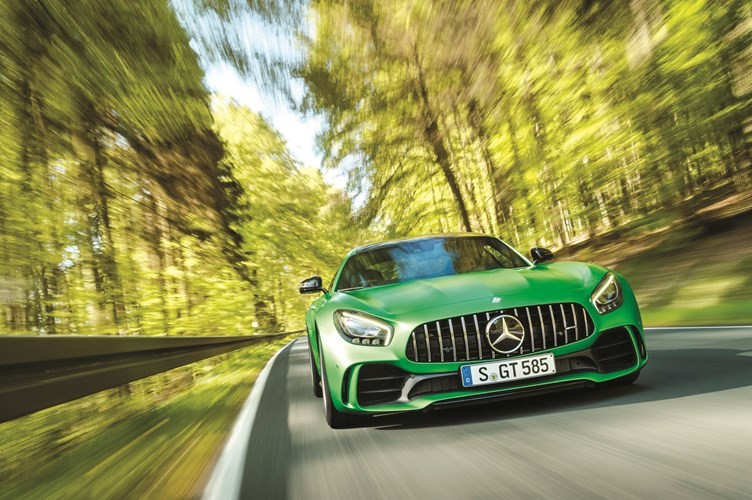 مرسيدس AMG GT R.. من مسارات «جرين هيل» إلى طرقات المدينة