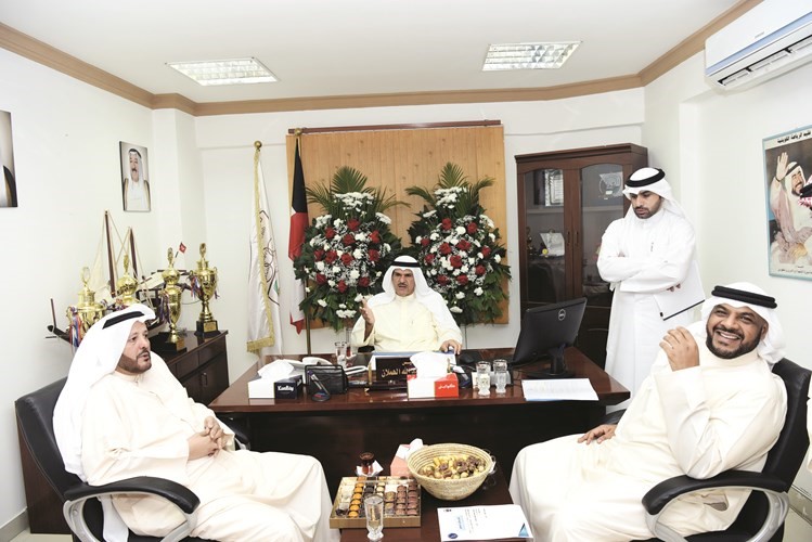 الشيخ سلمان الحمود والشيخ احمد المنصور وهملان الهملان في حديث وديانور الكندري