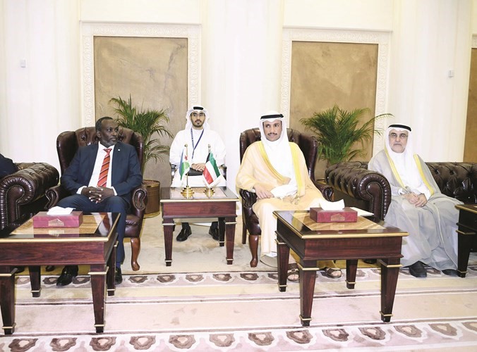 رئيس مجلس الامة مرزوق الغانم خلال استقباله مع رئيس مجلس النواب في جمهورية جيبوتي ويبدو احمد لاري﻿