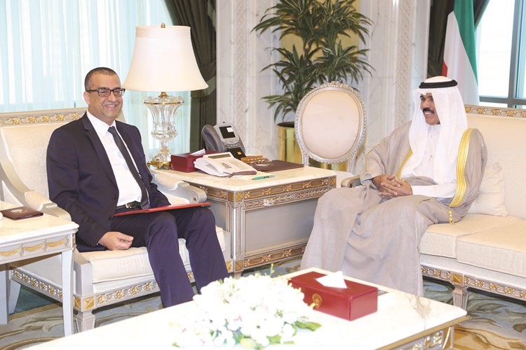 سمو ولي العهد الشيخ نواف الاحمد مستقبلا السفير التونسي ﻿