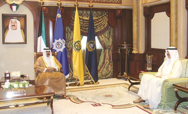 سمو ولي العهد الشيخ نواف الاحمد مستقبلا الشيخ محمد الخالد ﻿