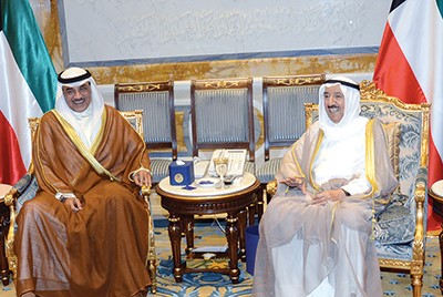 صاحب السمو الامير الشيخ صباح الاحمد مستقبلا الشيخ صباح الخالد