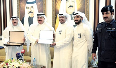 «الوطني» يتلقى تكريماً خاصاً على حملته الرمضانية من محافظ العاصمة