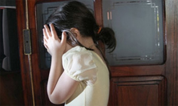 يغتصب طفلة.. ويتزوج شقيقتها ..والأم تكتشف الكارثة !