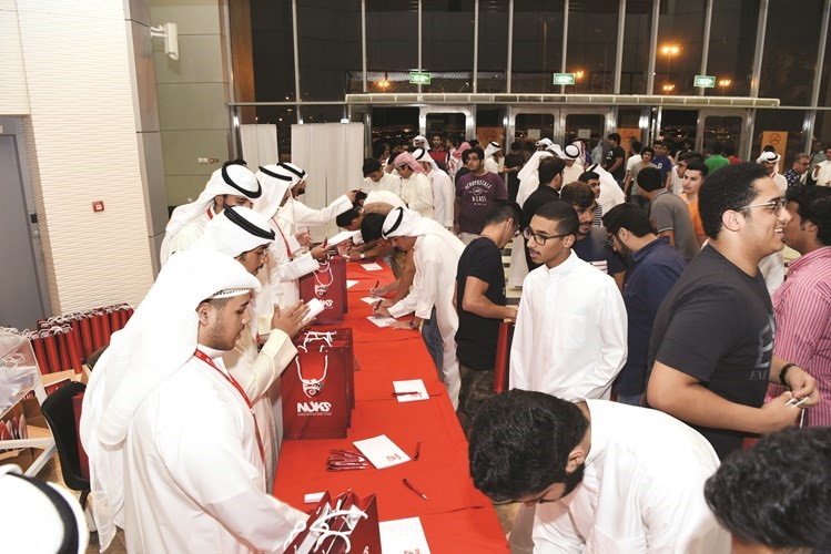 حضور كبير من الطلبة للتعرف على التخصصات المتاحة في الجامعات الاميركية 
