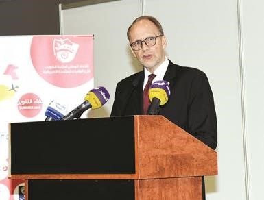 السفير الاميركي دوغلاس سيليمان متحدثا في اللقاء التنويري 
