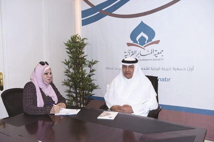 احمد الباطني متحدثا الى الزميلة ليلى الشافعي خلال اللقاءريليش كومار