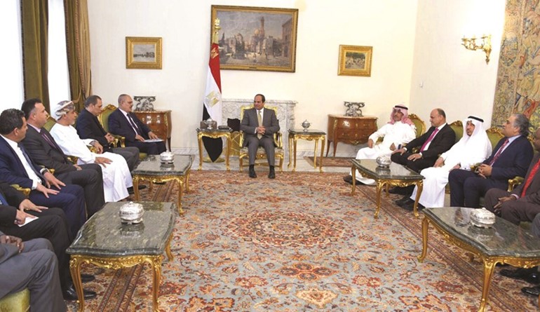 الرئيس المصري عبدالفتاح السيسي خلال لقائه وفد اتحاد الصحافيين العرب