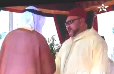بالفيديو.. العاهل المغربي يمنح سفيرنا بالرباط وساماً ملكياً رفيعاً
