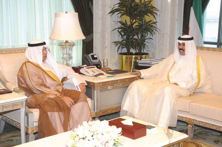 سمو ولي العهد لدى استقباله الشيخ خالد الجراح﻿