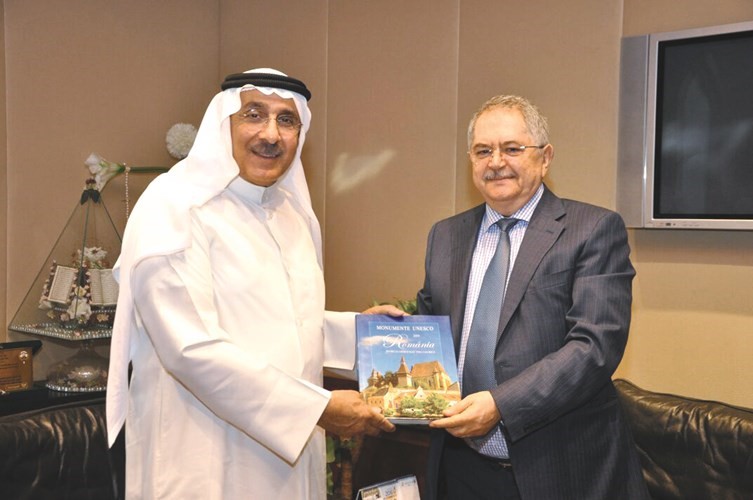 م احمد الجسار مستقبلا السفير الروماني ﻿