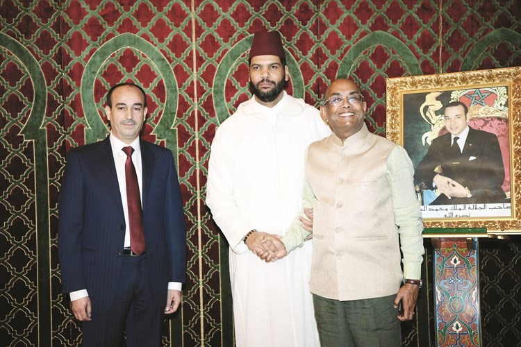  السفير الهندي مهنئا﻿