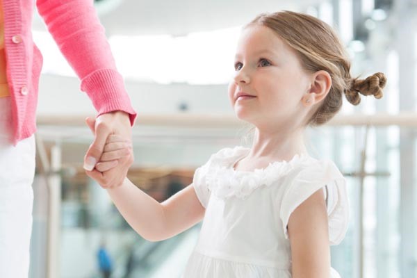 الموت.. الألم.. والطلاق.. 7 أشياء احذر من أن تكذب على طفلك بشأنها