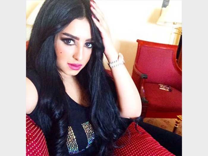 بالفيديو..بعد الطائرة.. شاهدوا الهدية الثمينة التي تلقتها المهرة البحرينية من زوجها