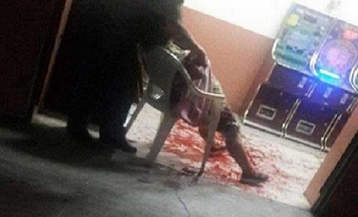 بالفيديو.. كاميرا ترصد غاضباً من امرأة ينقضّ ويقطع يدها بساطور 