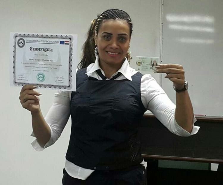 بالفيديو والصور.. تعرف على المصرية التي كسرت القاعدة وعملت "بودي غارد" وترغب في حماية السيسي!