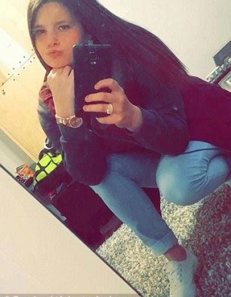 بالصور.. سيجارة إلكترونية تنفجر في وجه فتاة!