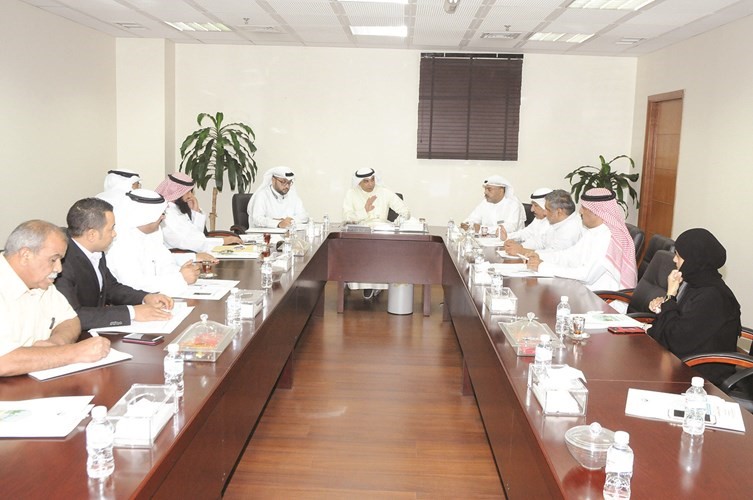 عبدالمحسن ابا الخيل مترئسا الاجتماع 