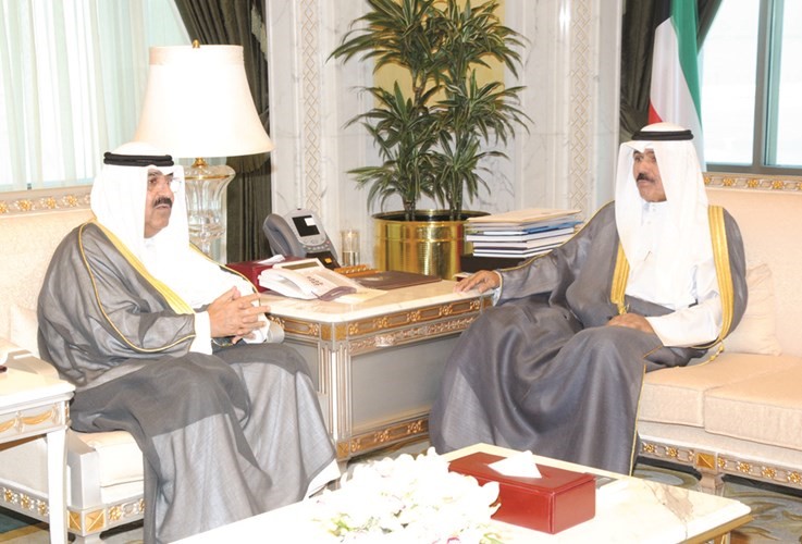 سمو ولي العهد الشيخ نواف الاحمد مستقبلا الشيخ مشعل الاحمد ﻿