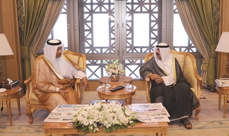 سمو رئيس الوزراء الشيخ جابر المبارك مستقبلا الشيخ مشعل الاحمد ﻿