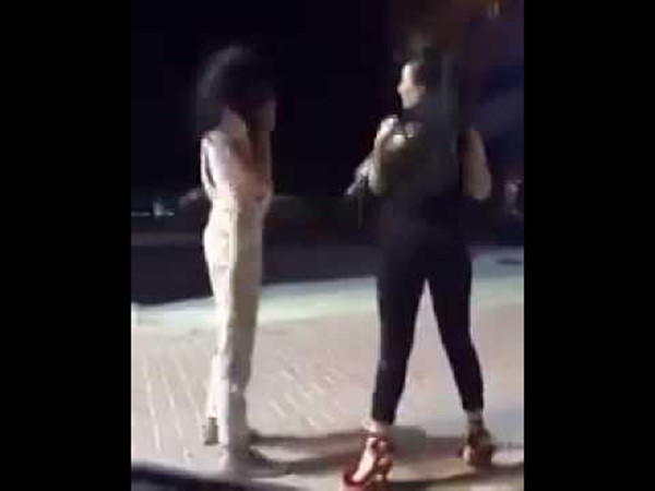 بالفيديو.. «مشاجرة بالأيدي» بين نجمة «أراب آيدول» منال موسى وصديقتها